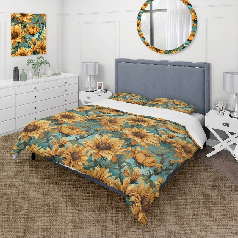 Designart "Sunflower Shores Tropical Pattern II" Green Floral Bedding Set With Shams